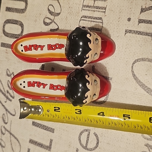 NWOB Betty Boop Salt & Pepper Shakers - Picture 5 of 11